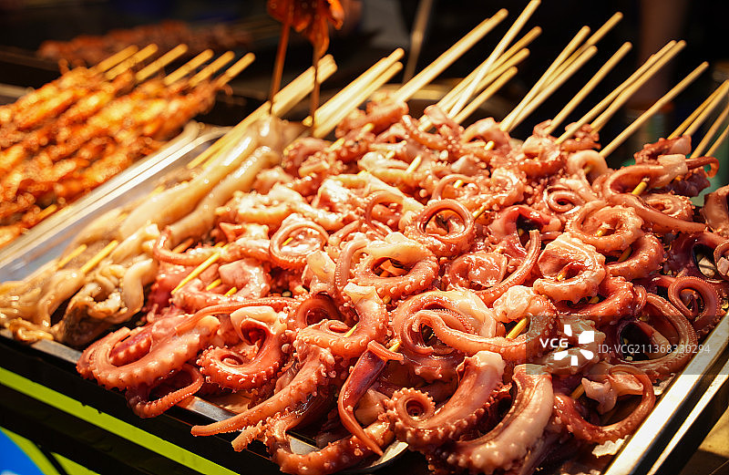 南宁中山路美食街烤鱿鱼图片素材