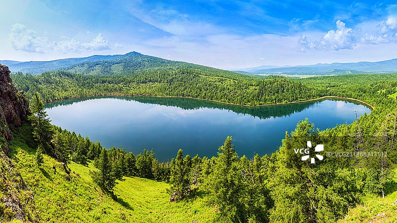 阿尔山驼峰岭天池图片素材