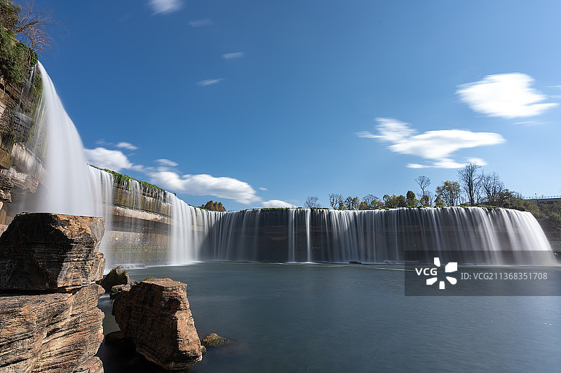 云南昆明瀑布公园图片素材