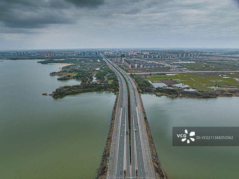 江西南昌瑶湖大桥低视角图图片素材