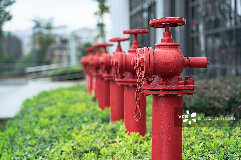 消防系统一排消防拴图片素材