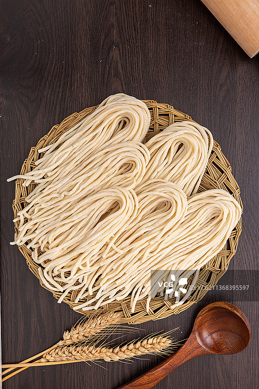 加工好的新鲜拉条面图片素材