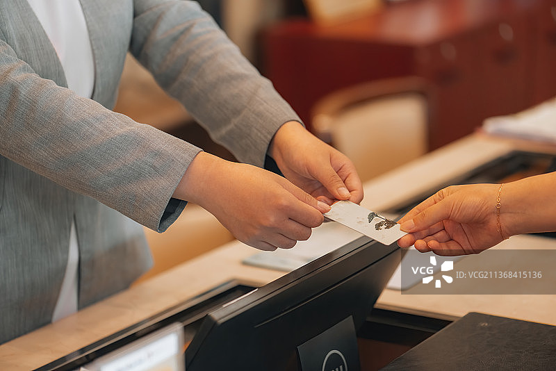 酒店前台入住服务图片素材