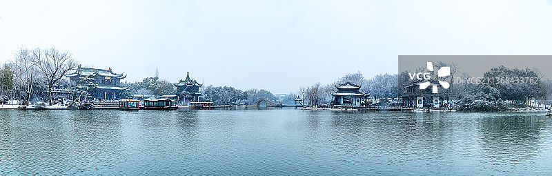 扬州瘦西湖二十桥景区雪景全景图图片素材