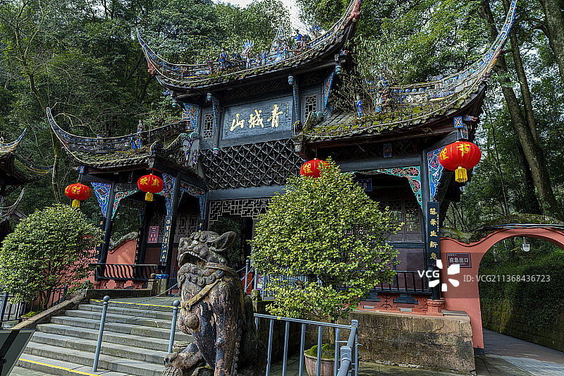 青城山 雪山 山顶 古建筑 远山 亭 栈桥 渔夫 木船 垂钓 旅游 俯视群山 青山 绿水 湖 缆车图片素材