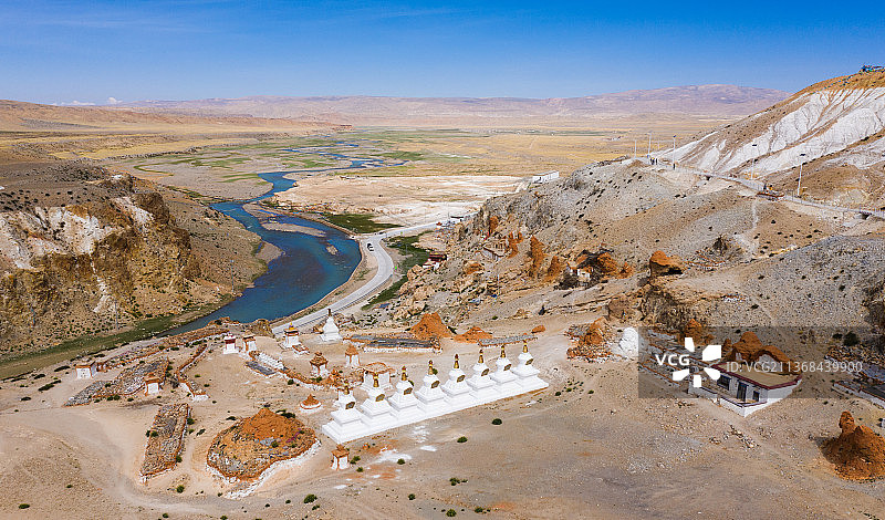 西藏阿里噶尔县直达布日寺图片素材