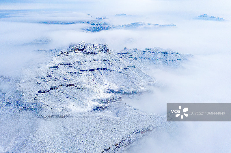 雪后王屋山壮美如画图片素材