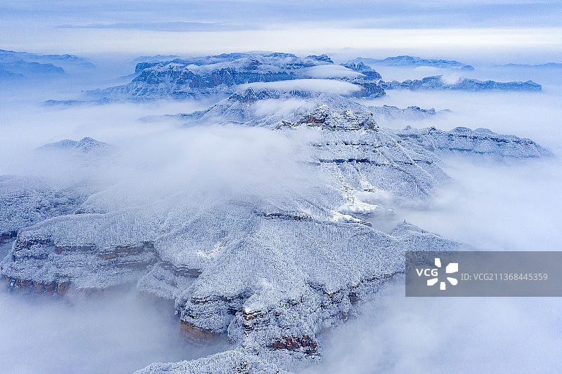 雪后王屋山壮美如画图片素材