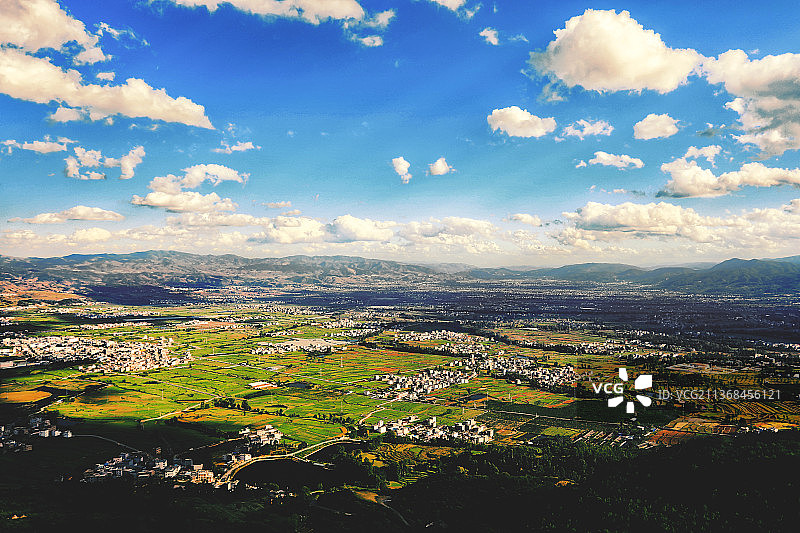 山中的城镇图片素材