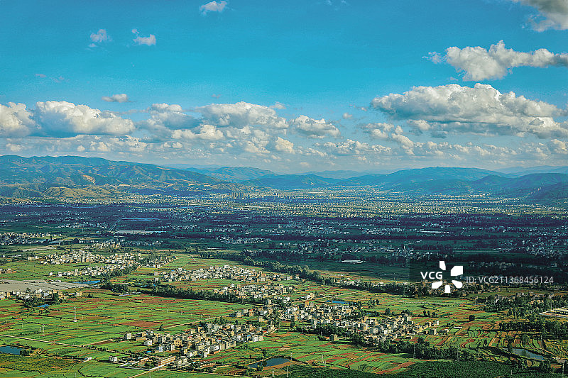 山中的城镇图片素材