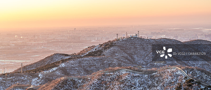 香山俯瞰-黎明前的北京城图片素材