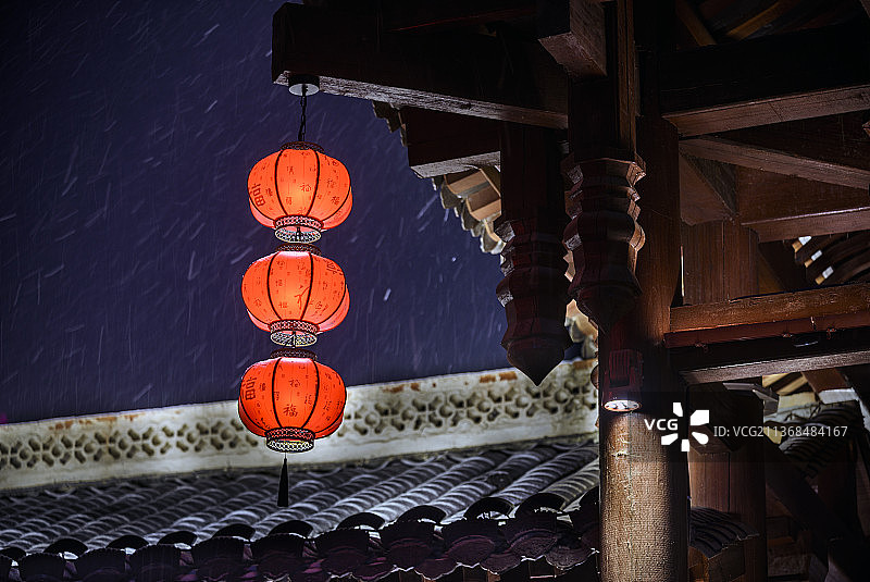 西关街的大红灯笼高高挂图片素材