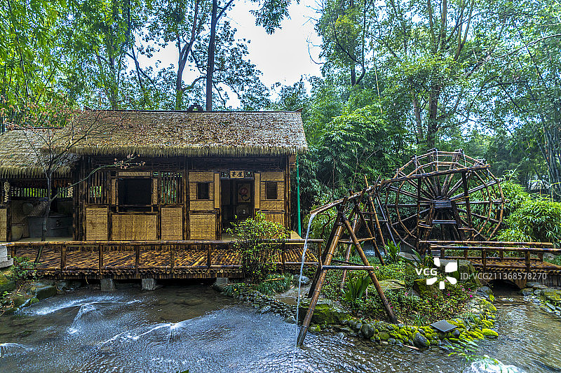 竹林 天空 绿地 河边 岸边 倒影 草地 树林 小船 茅屋 竹桥 公园 小路 长椅 雨 倒影 灯笼图片素材