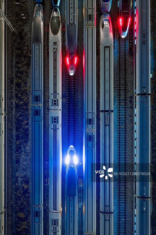 广州南动车所的高铁动车图片素材