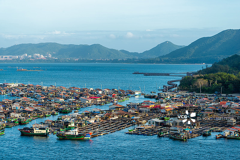 海南省陵水县疍家鱼排日落全景图片素材