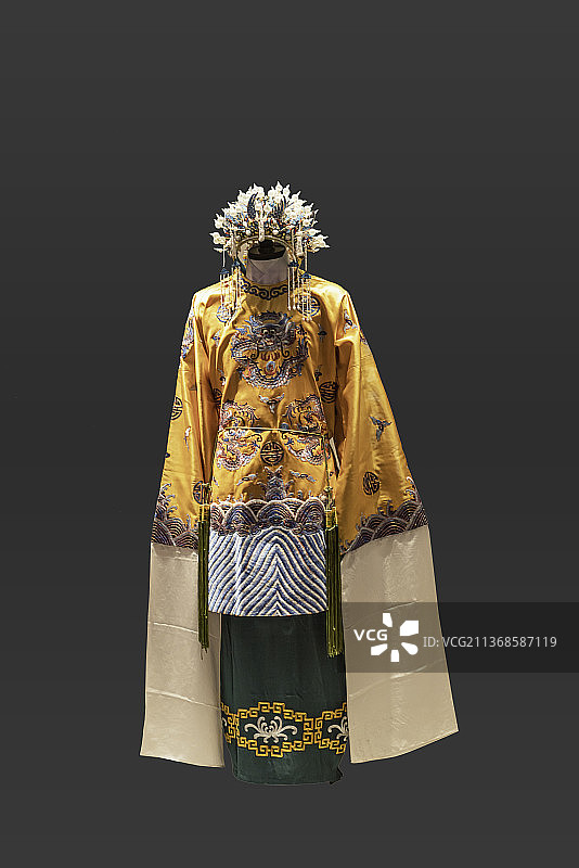 中国地方戏曲河南豫剧戏衣，老旦蟒图片素材