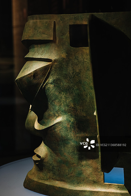 三星堆青铜大面具侧面图片素材