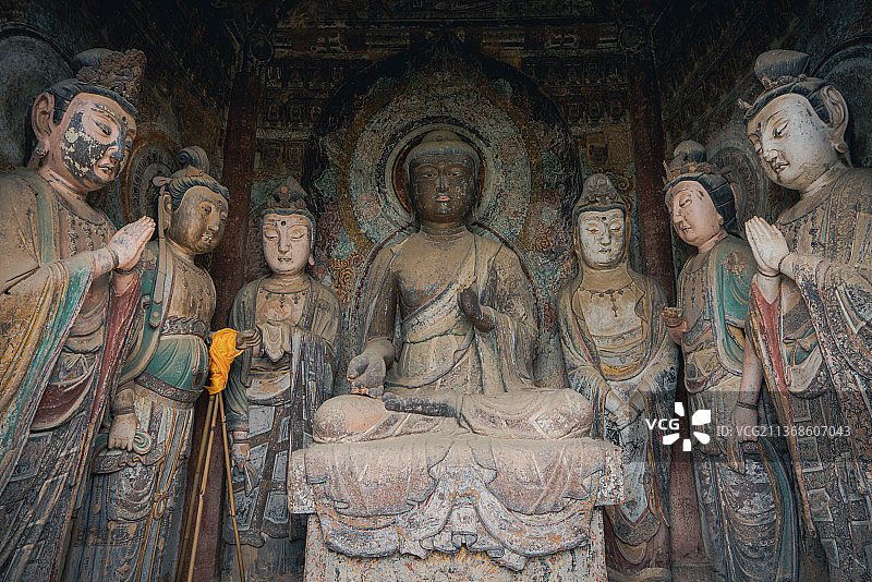 悬崖峭壁上的中国四大石窟 麦积山石窟图片素材
