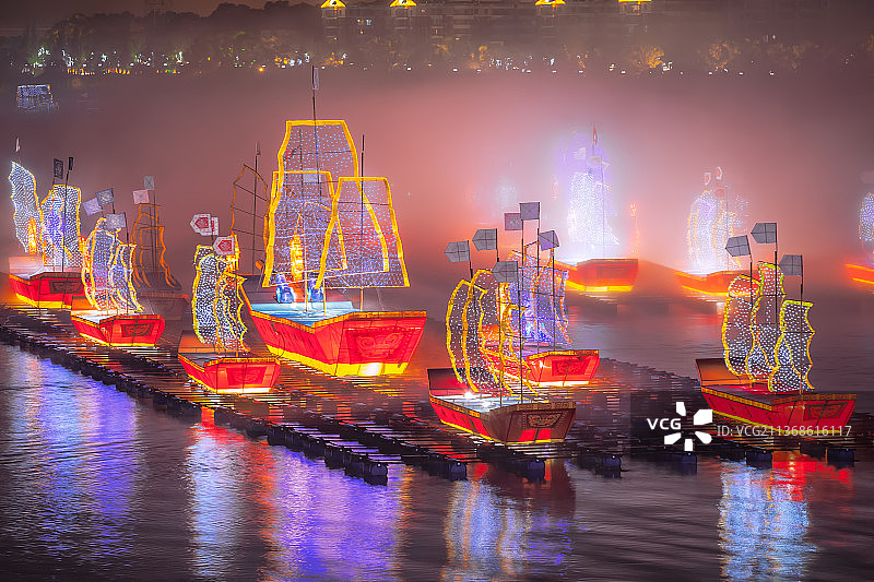 松花江上的河灯图片素材