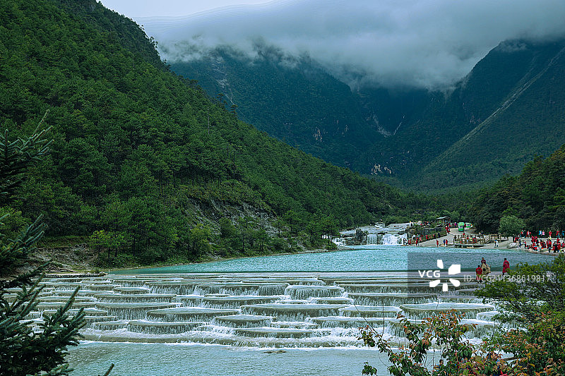 蓝月谷瀑布。图片素材