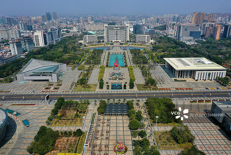 广东省东莞市中心广场和新地标民盈国贸中心航拍图片素材