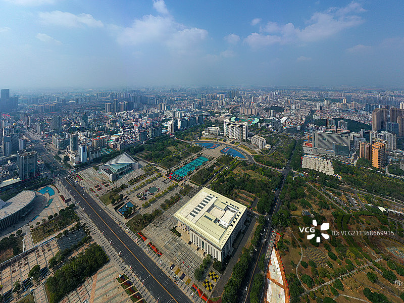 广东省东莞市中心广场和新地标民盈国贸中心航拍图片素材