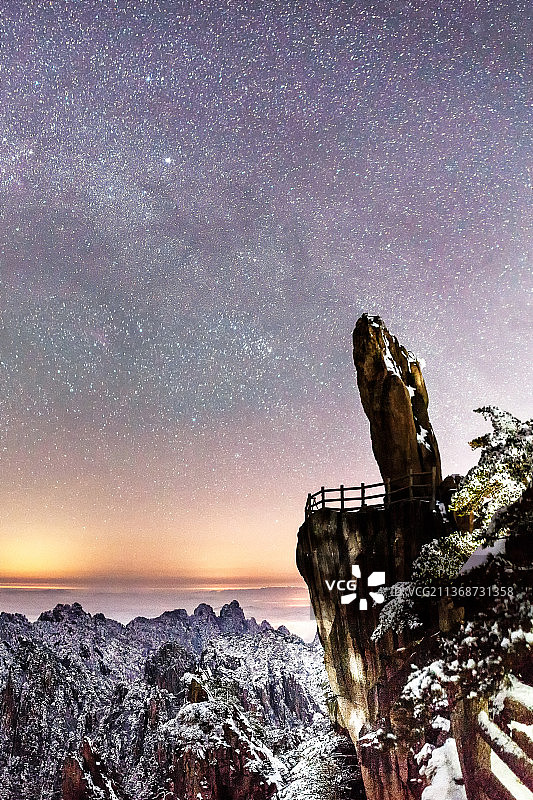 飞来石冬季银河图片素材