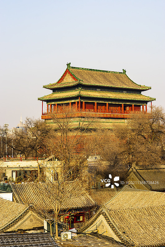 冬季阳光下的北京钟楼鼓楼及四合院民居图片素材
