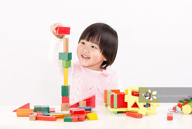 玩积木的小宝宝图片素材
