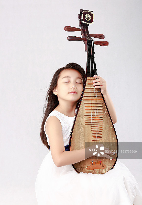 弹琵琶的小女孩图片素材