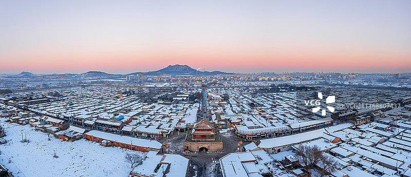 辽宁省葫芦岛市兴城市古城黄昏的雪景图片素材