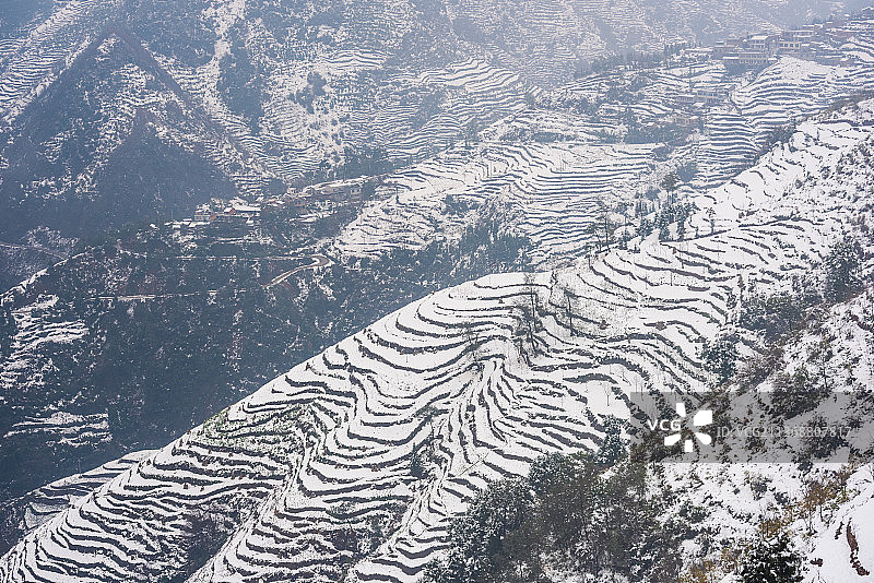 冰雪覆盖的云贵高原图片素材
