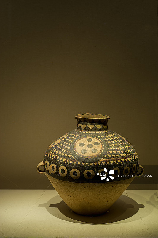 中国甘肃省博物馆马家窑文化史前文明彩陶形状花纹图案图片素材