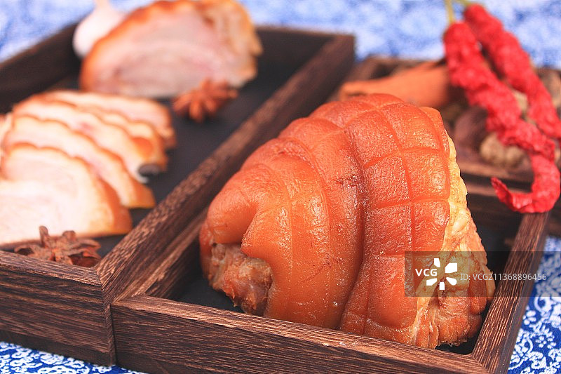 中国美食卤味熟食红烧肘子静物棚拍图片素材