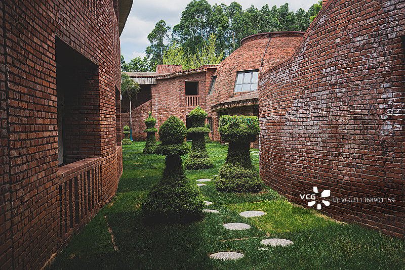 云南弥勒东风韵美憬阁酒店公共区域和泳池花园图片素材