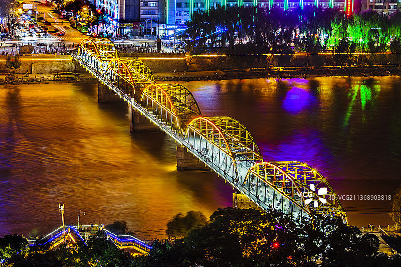 中国甘肃兰州黄河铁桥夜景图片素材