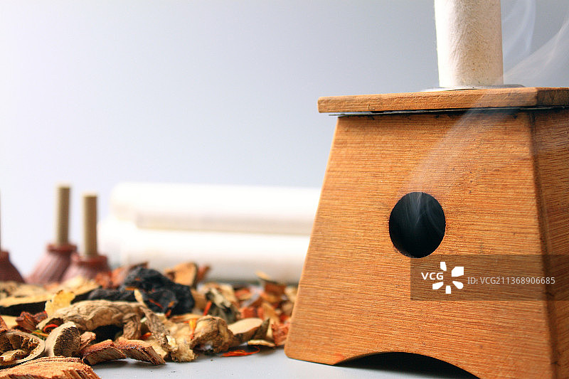 中国传统文化中医艾灸盒静物特写图片素材