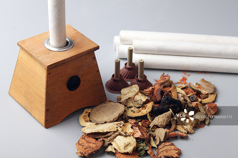 中国传统文化中医艾灸盒静物特写图片素材