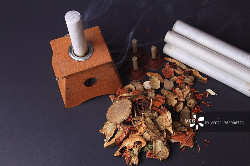 中国传统文化中医艾灸盒静物特写图片素材