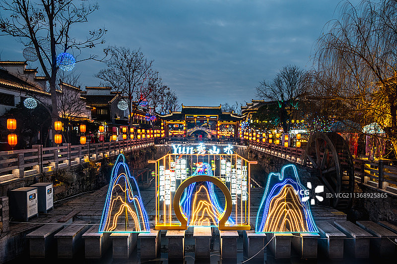 鸠兹古镇新年灯光秀图片素材