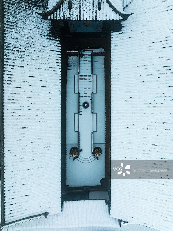 江苏苏州穹窿山宁邦寺冬季雪景图片素材