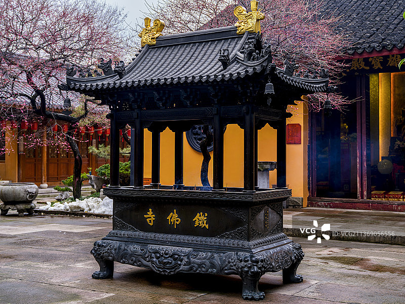 古寺红梅铁佛寺图片素材