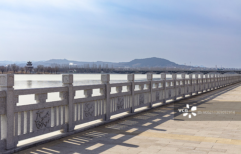 淄河围栏石板路平台图片素材