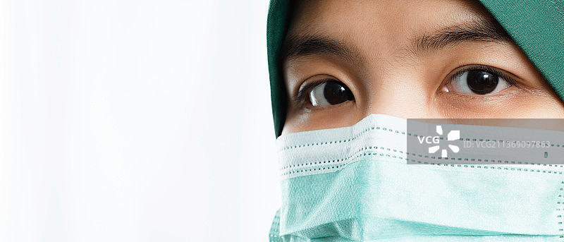 医生准备好帮助治疗感染新冠肺炎的患者图片素材