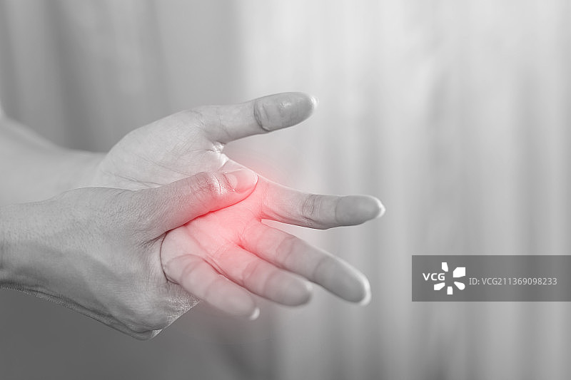 手腕疼痛是症状之一图片素材