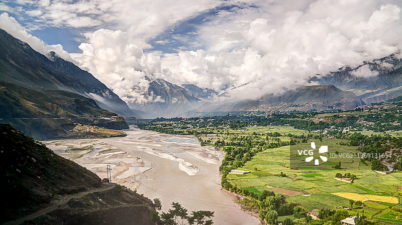 库纳尔河，又名奇特拉尔河或卡马河，巴基斯坦开伯尔-普赫图赫瓦省图片素材