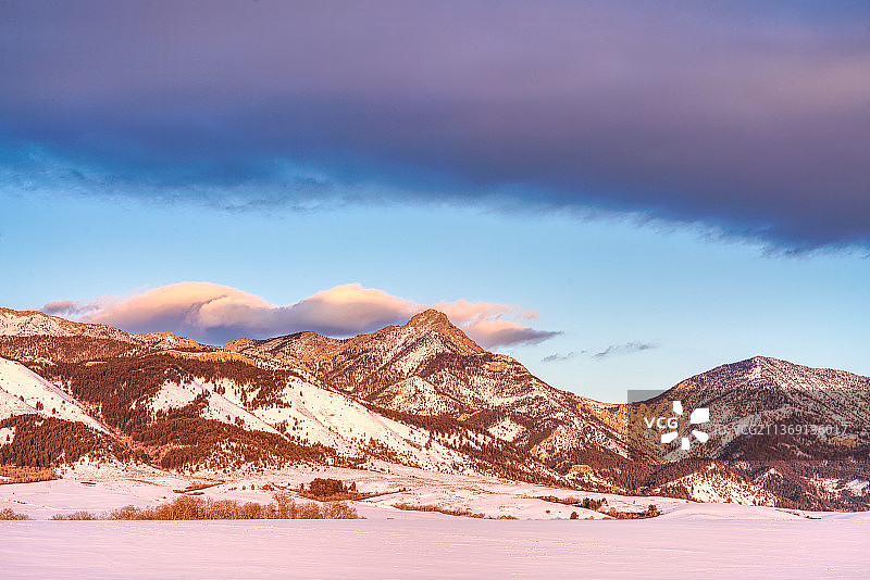 罗斯峰日落：蒙大拿州布里杰山脉的雪山风光（美国）图片素材