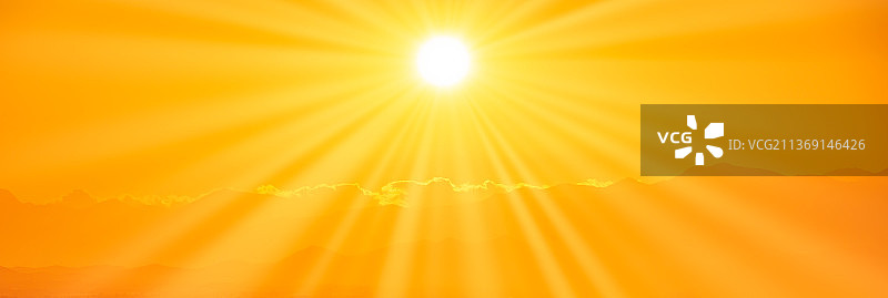 日落全景与太阳，橙色背景图片素材