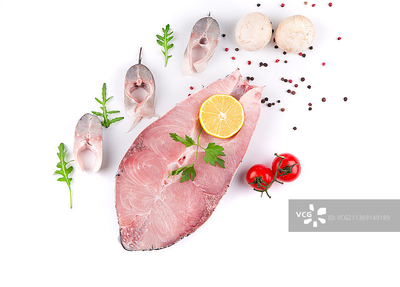 鲤鱼和海鲈鱼新鲜鱼排图片素材