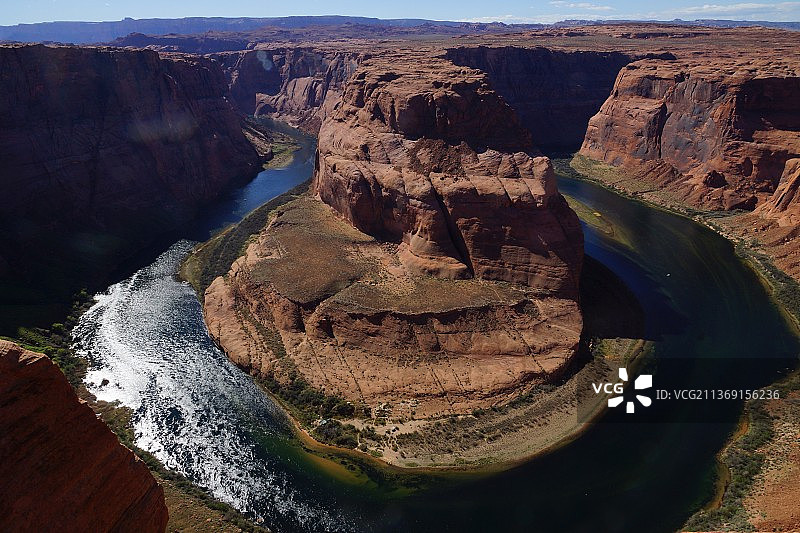 美国亚利桑那州佩吉市马蹄湾岩层高角度景色图片素材